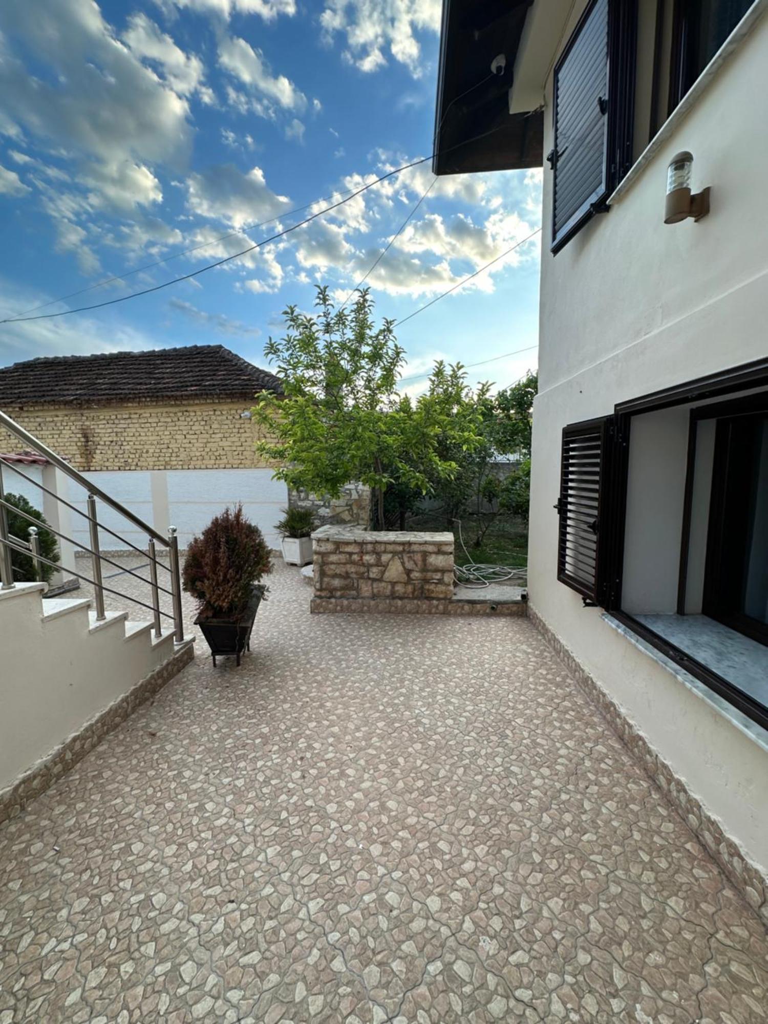 Elby Apartments Berat Exterior photo